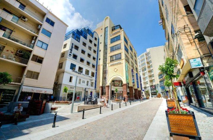 Modern 1Br Maisonette Steps From The Promenade Слима Екстериор снимка